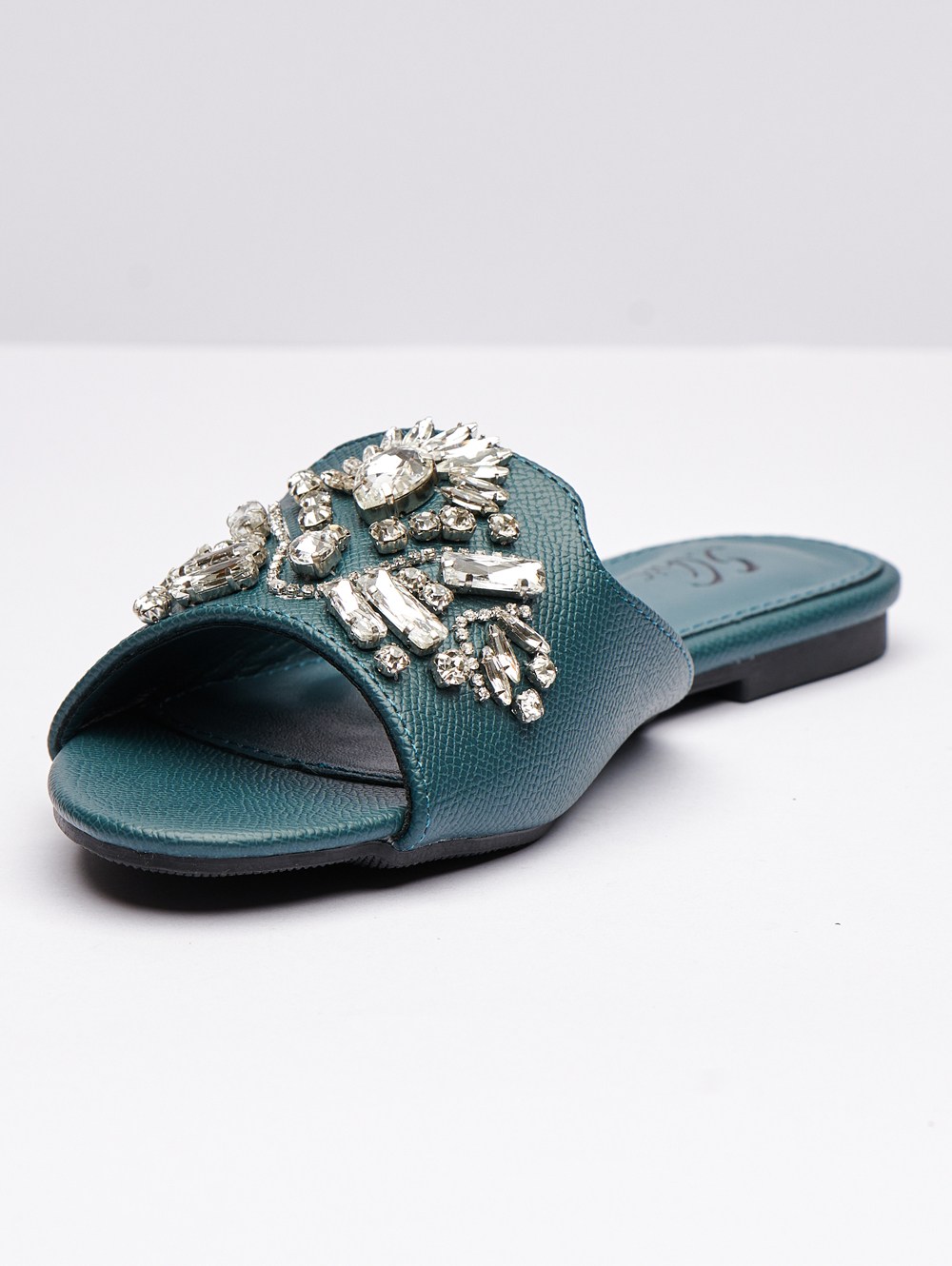 صنادل مزخرفة بضوء دايموند