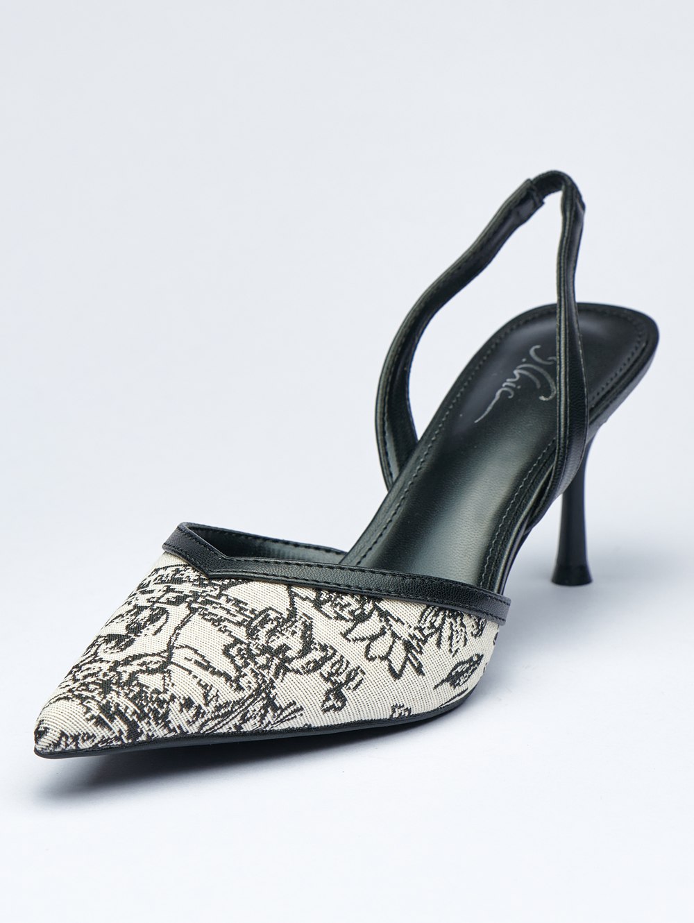 كعب عالي بالأبيض والأسود بغطاء علوي