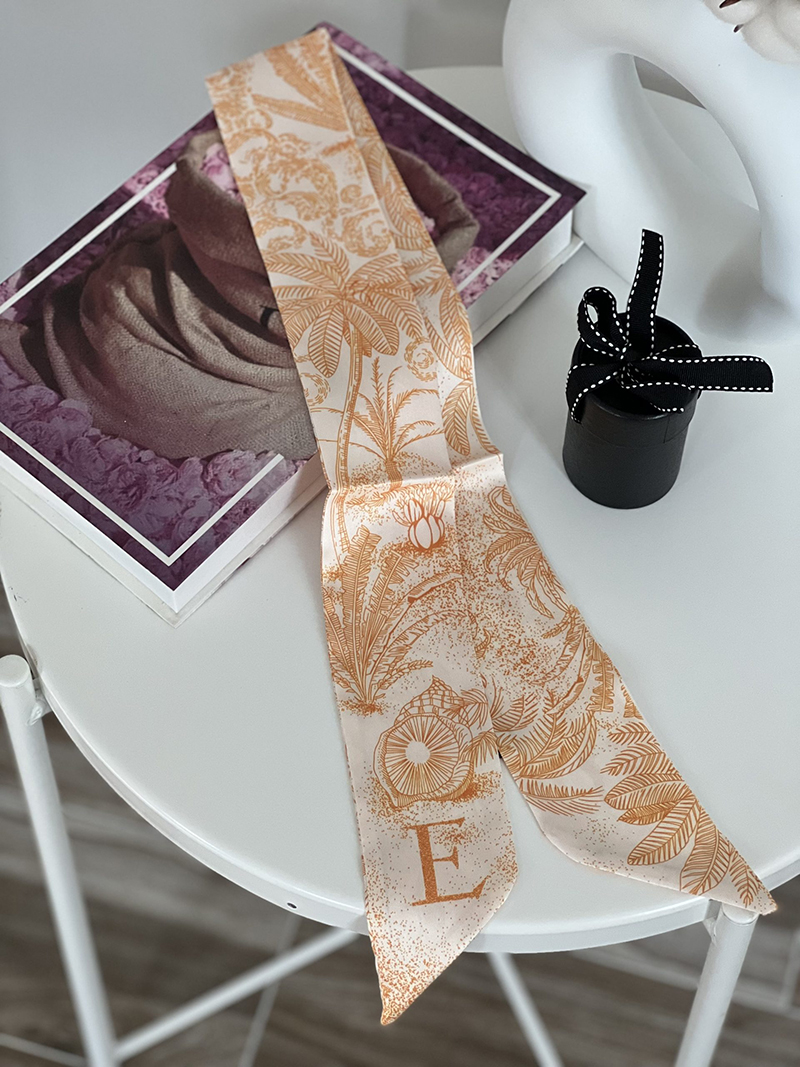 alphabatic-scarf-e